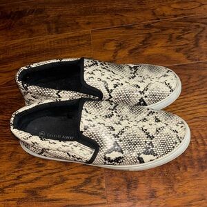 Charles Albert Women’s Vegan Leather Snakeskin Print Slip-On Shoes Size 9